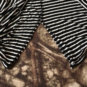 Women’s split back top